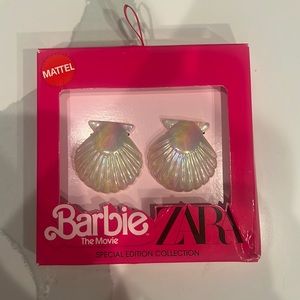 Barbie the Movie Zara Shell earrings.